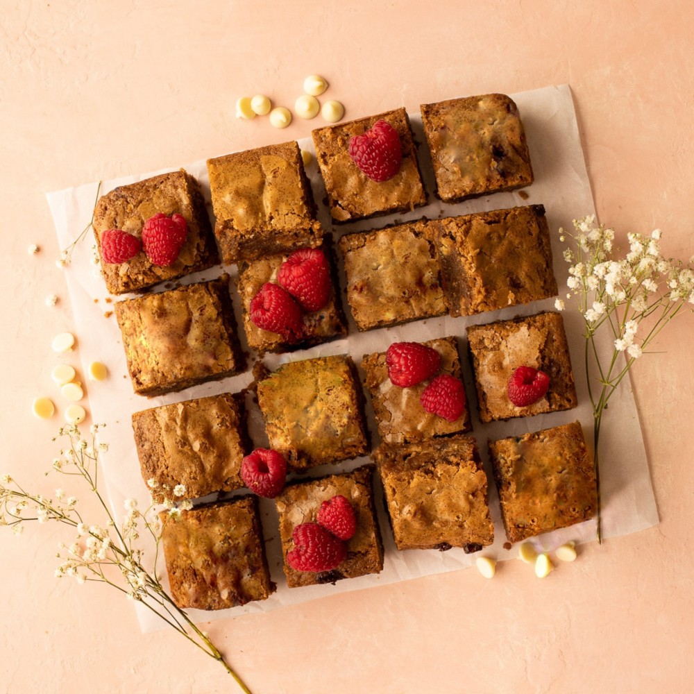 Treat yourself to this delicious Galentine's Blondie!