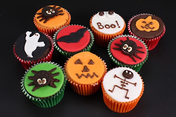 SendThemCupcakes have a stunning selection of Halloween goodies!