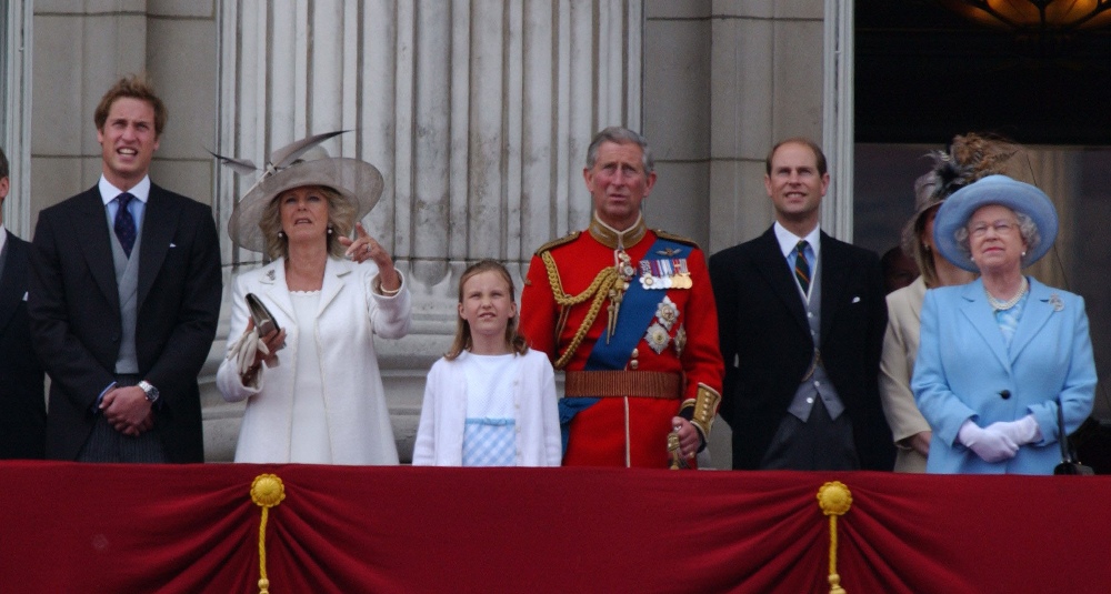 Queen Elizabeth II joins her family on the royal balcony for the Trooping of the Colour, June 2005 / Picture Credit: Trinity Mirror/mirrorpix/Alamy Stock Photo