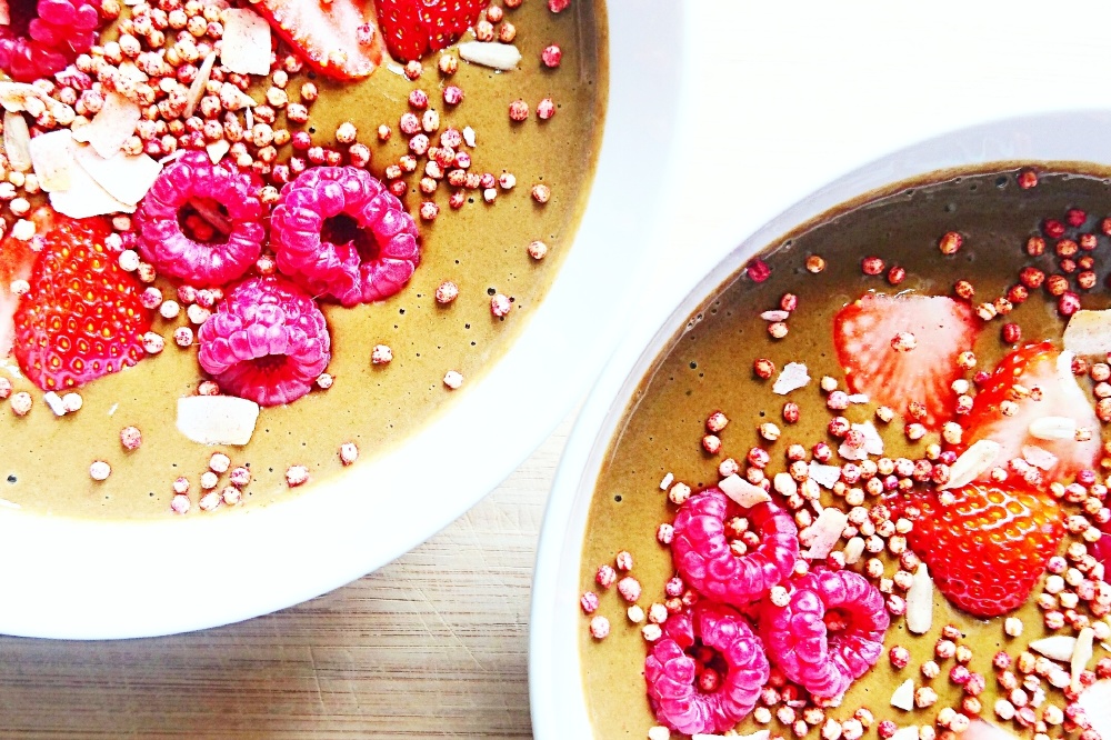 Cacao, Spinach and Strawberry Smoothie Bowl