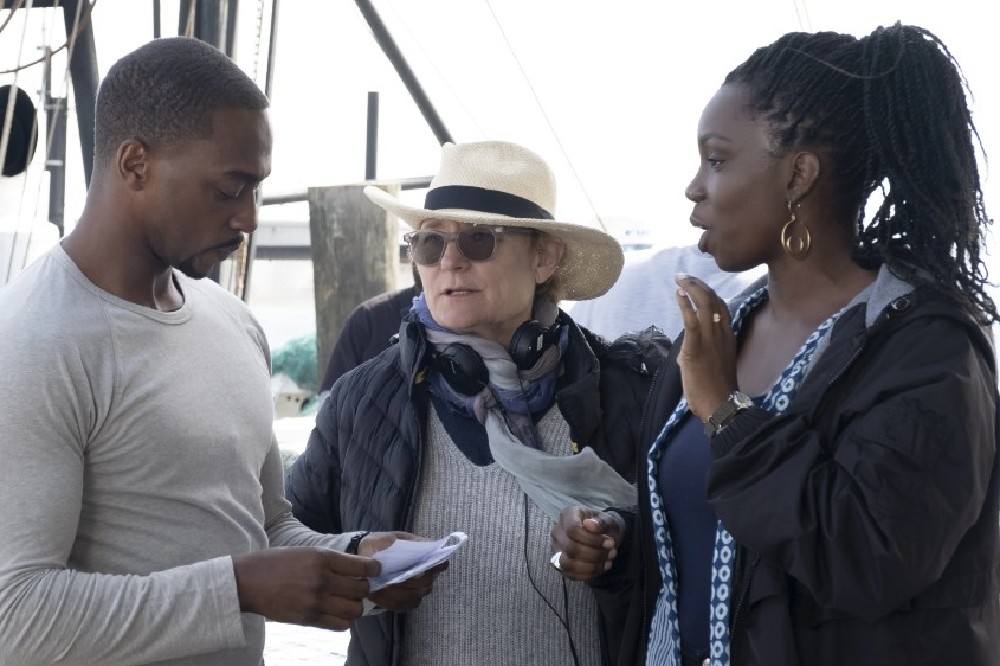 Anthony Mackie, Director Kari Skogland, and Adepero Oduye behind the scenes of The Falcon and The Winter Solder / Picture Credit: Marvel Studios