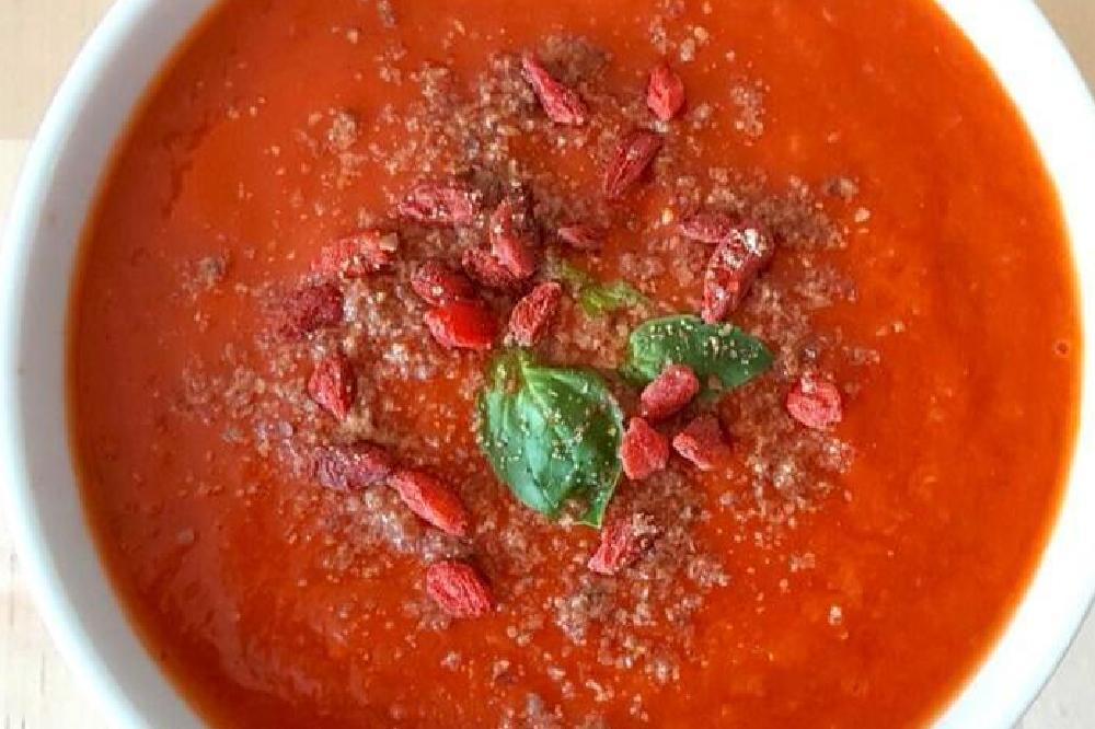 Red pepper goji tomato soup