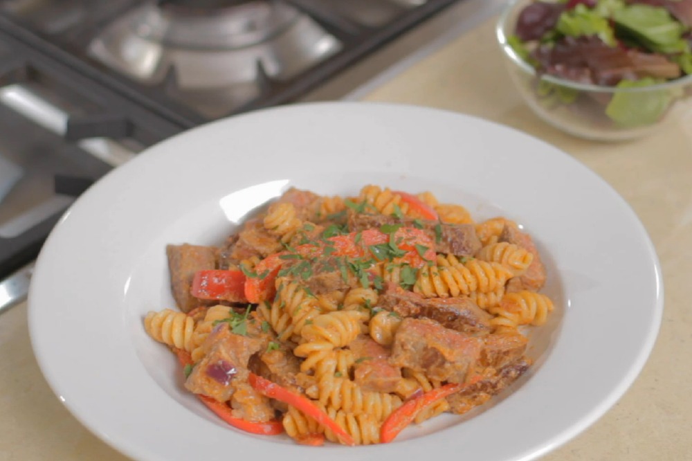 VIDEO: Angela Griffin’s Red Pesto Steak with Pasta and Peppers Recipe