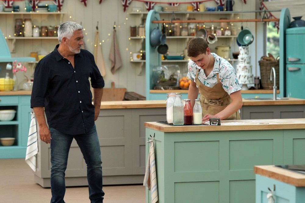Paul Hollywood keeping a keen eye on Peter / Picture Credit: Channel 4