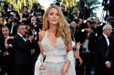 Blake Lively highlights her waist in Chanel Couture