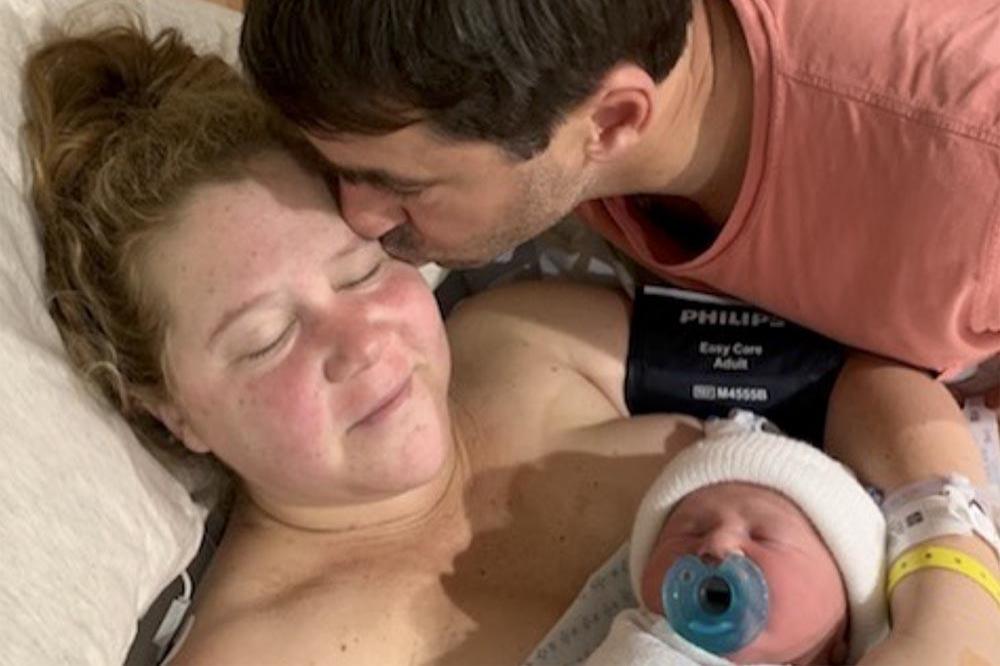 Amy Schumer, baby boy and Chris Fischer (c) Instagram 
