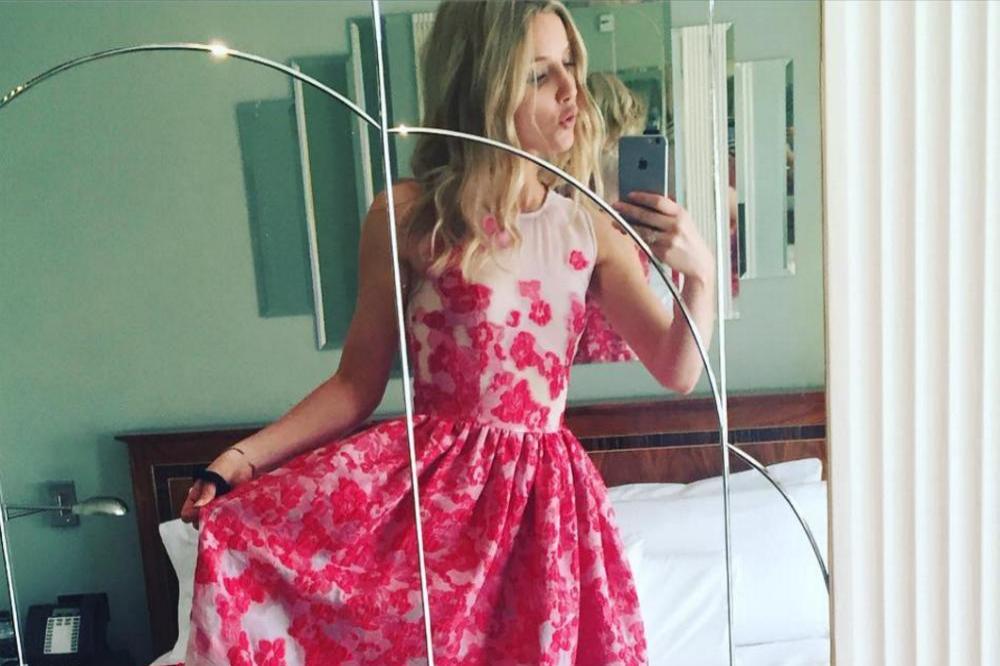 Annabelle Wallis shows off ring (c) Instagram
