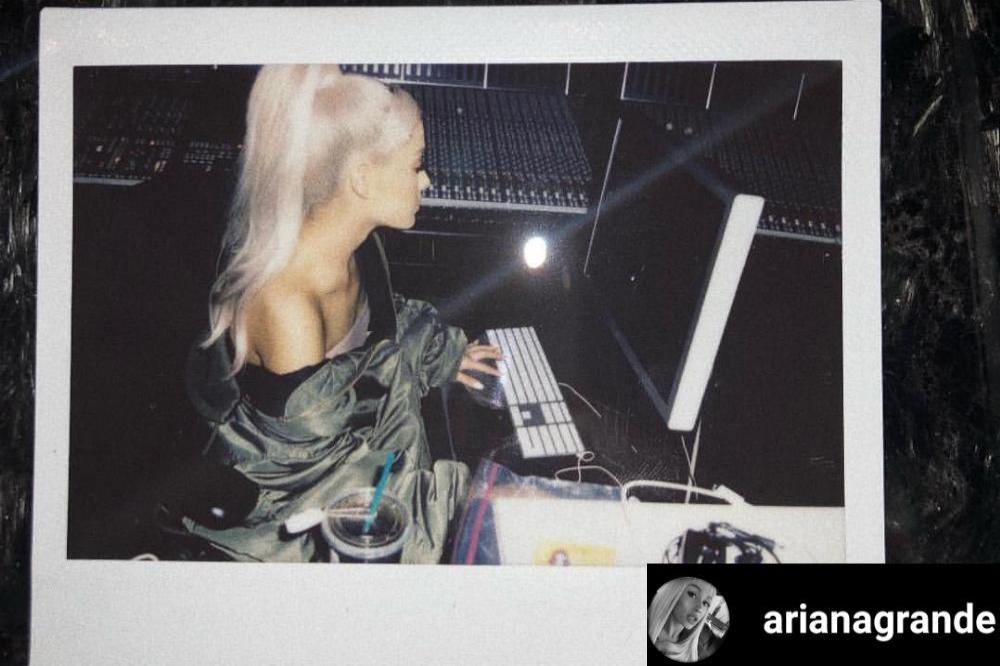 Ariana Grande back in the studio (c) Ariana Grande/Instagram