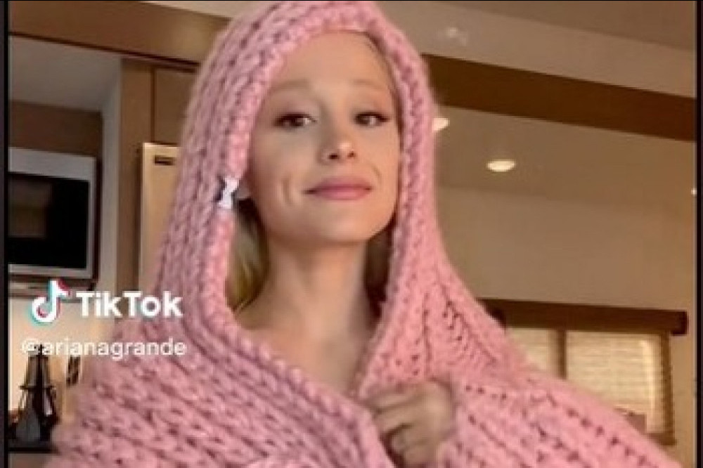 Ariana Grande sings from the set of Wicked (C) Ariana Grande/ TikTok