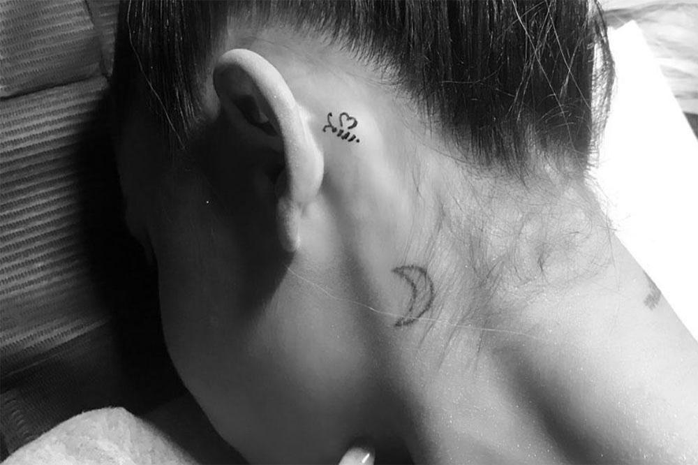 Ariana Grande's bee tattoo (c) Instagram