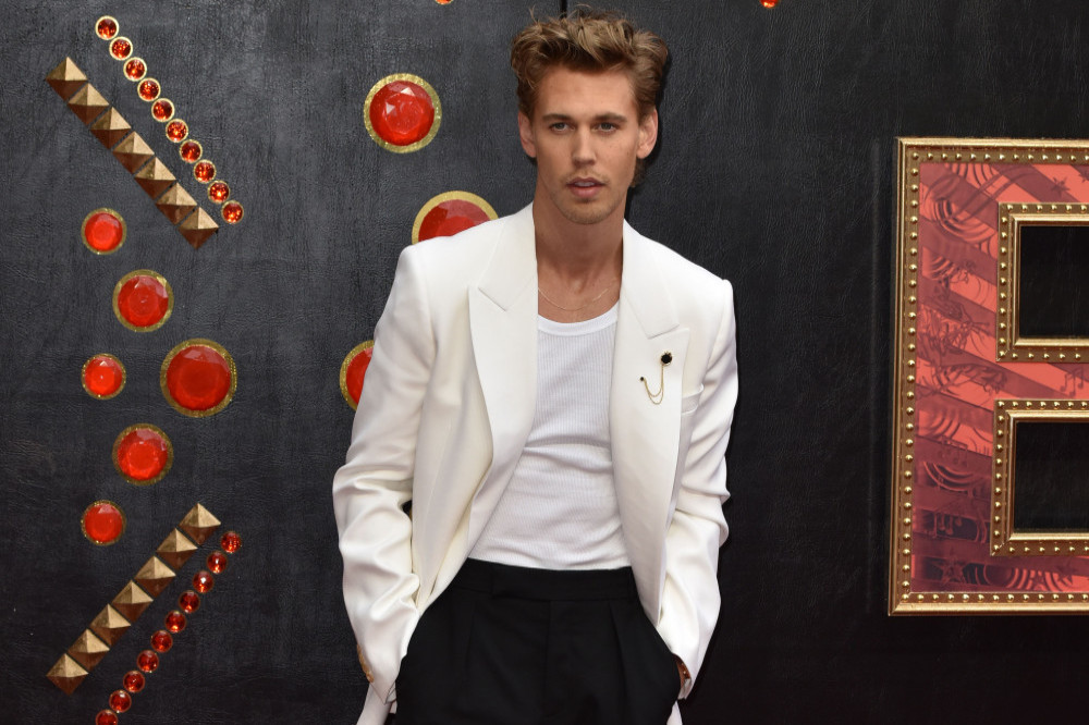 Austin Butler is bringing his sister as his “date” to the 2023 Golden Globes