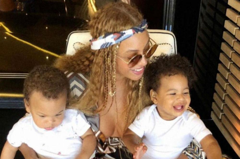 Beyonce and twins