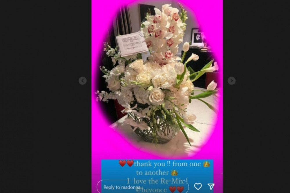 Beyonce sent Madonna flowers (c) Instagram