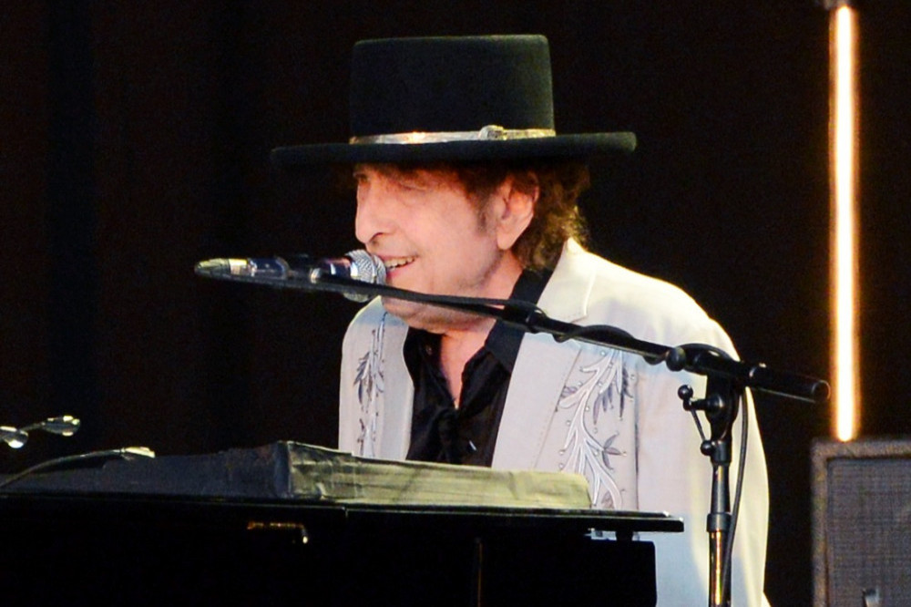 Bob Dylan thanks fans for being music and art lovers on his new tour