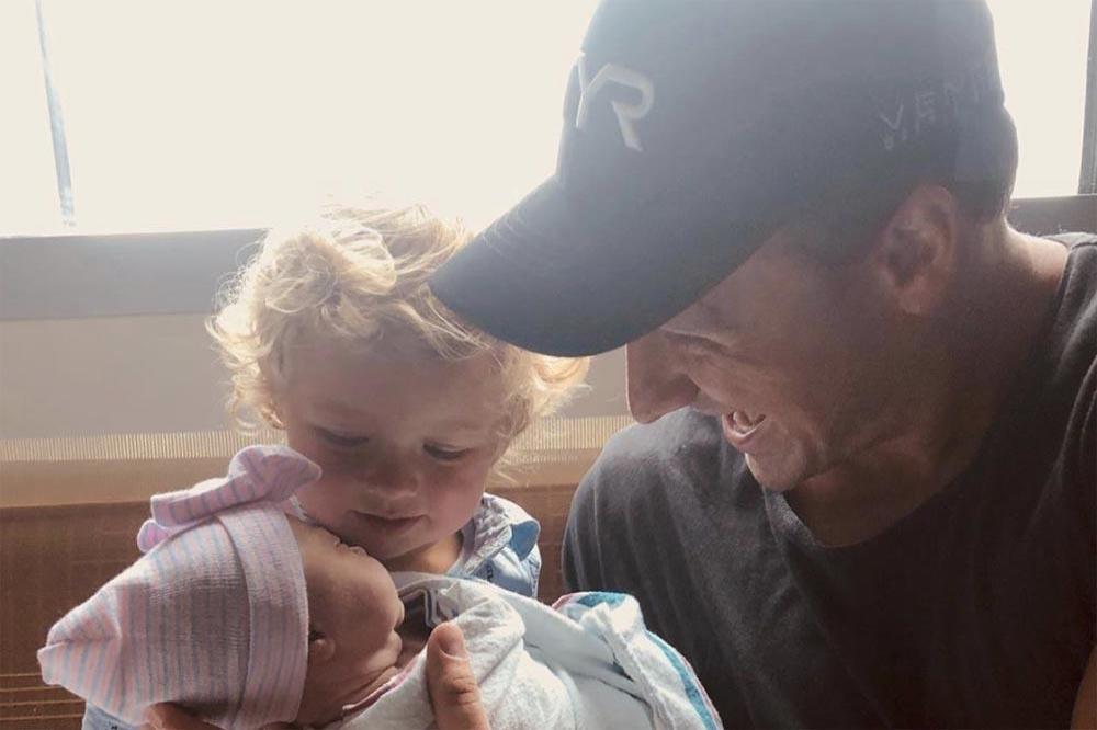 Ryan Lochte with his kids [Instagram]