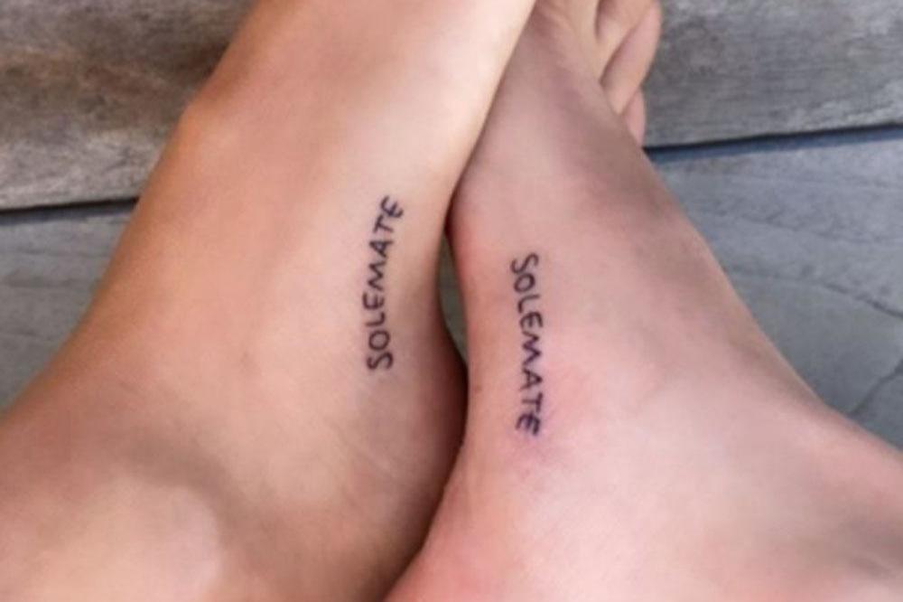 Cara Delevingne and Kaia Gerber's feet tattoos (c) Instagram 