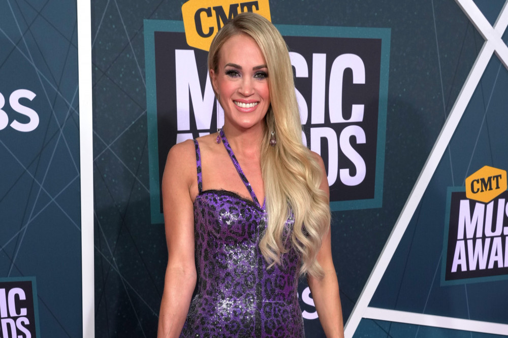 Carrie Underwood’s lust for cheese means she can only 'flirt' with going vegan