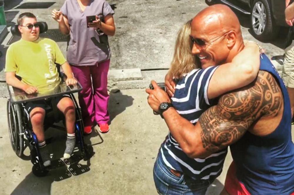 Dwayne 'The Rock' Johnson meeting Ryan and his family (c) Instagram