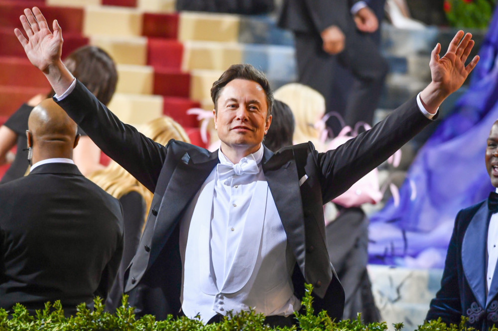 Elon Musk isn't going to let Alex Jones back on Twitter