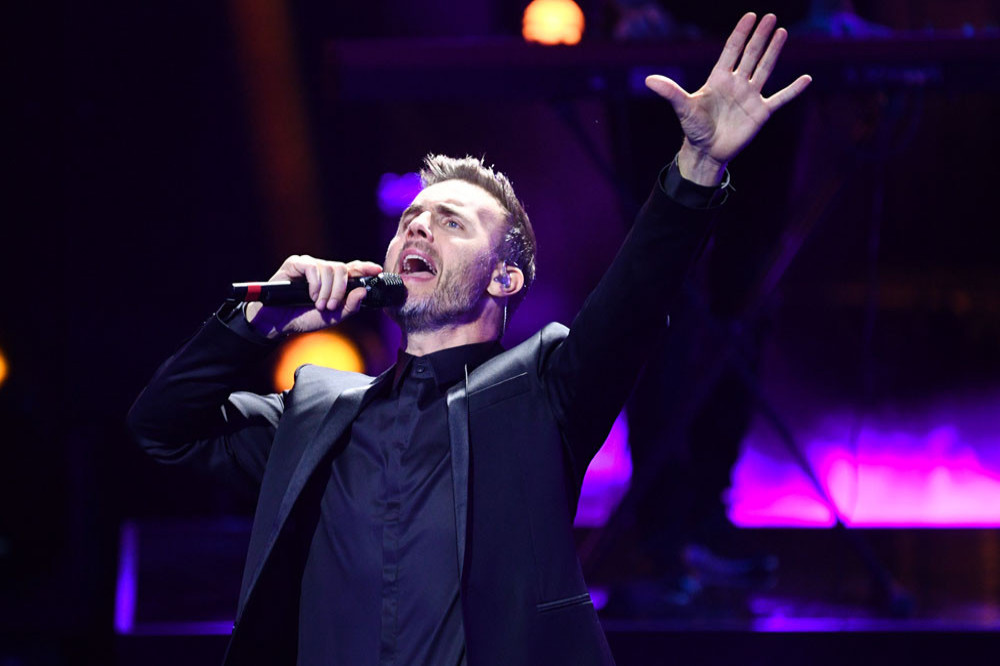 Gary Barlow has encouraged other artists to get back on the road