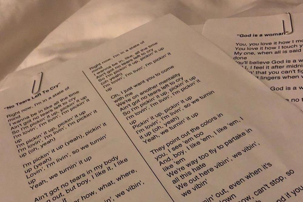 James Corden shares Ariana Grande lyric sheets (c) Twitter