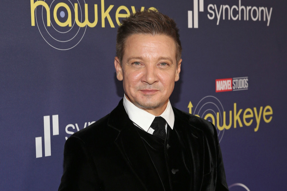 Jeremy Renner has posted his first video from hospital, showing him getting a shampoo massage from his sister while his mother looks on