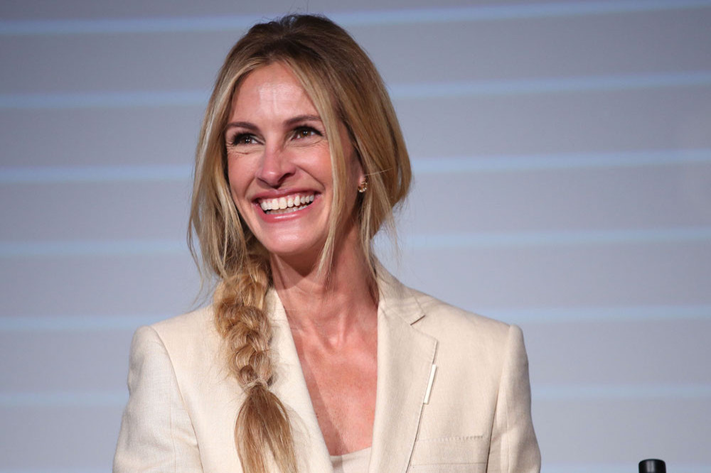 Julia Roberts' kissing scene prompted laughter