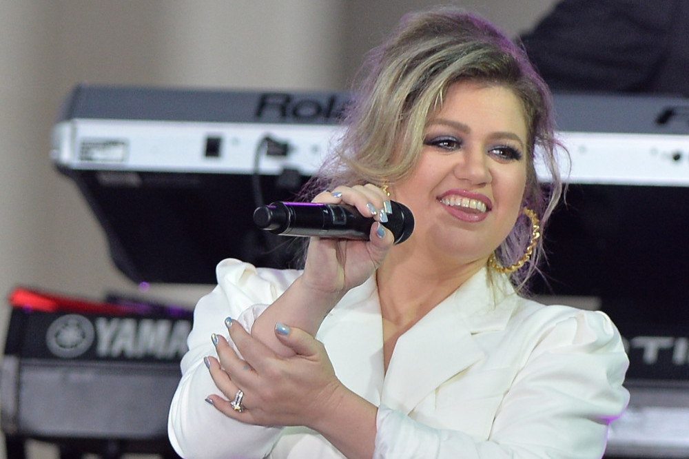 Kelly Clarkson has opened up about her parenting style