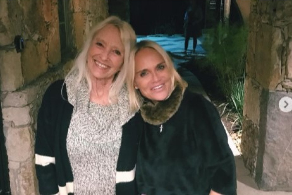 Kristin Chenoweth announces death of biological mother