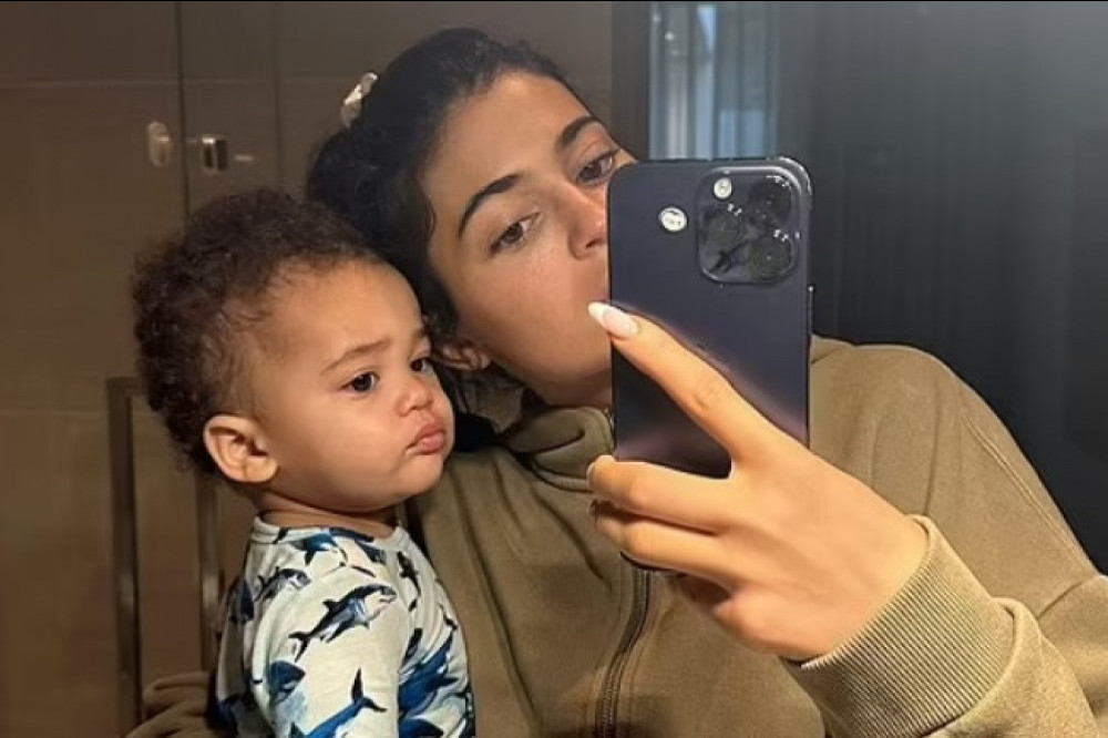 Kylie Jenner and her son Aire (c) Instagram
