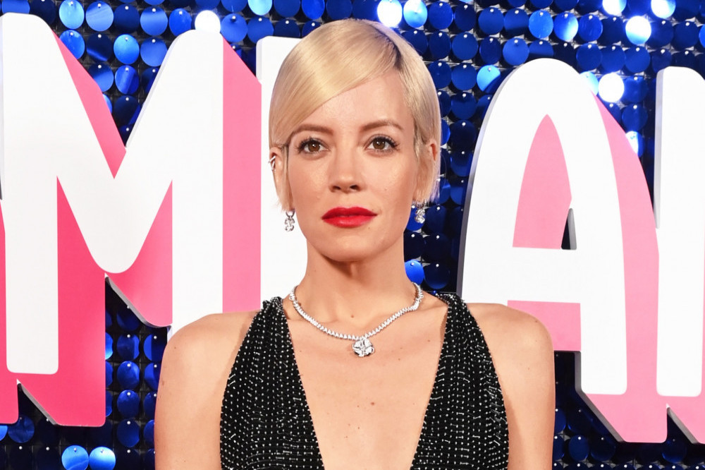 Lily Allen thinks Beyoncé is getting help to look younger