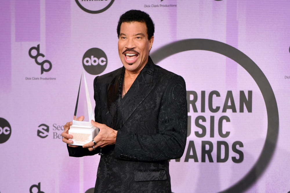 Lionel Richie won the Icon Award at the AMAs
