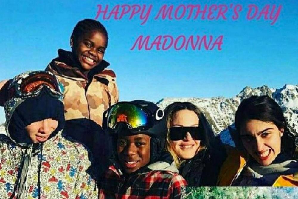 Madonna and her kids (c) Instagram
