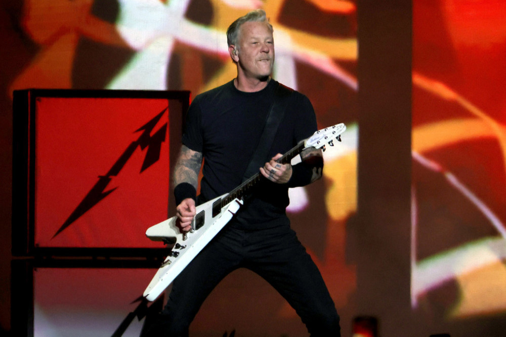James Hetfield wants a microphone with a straw