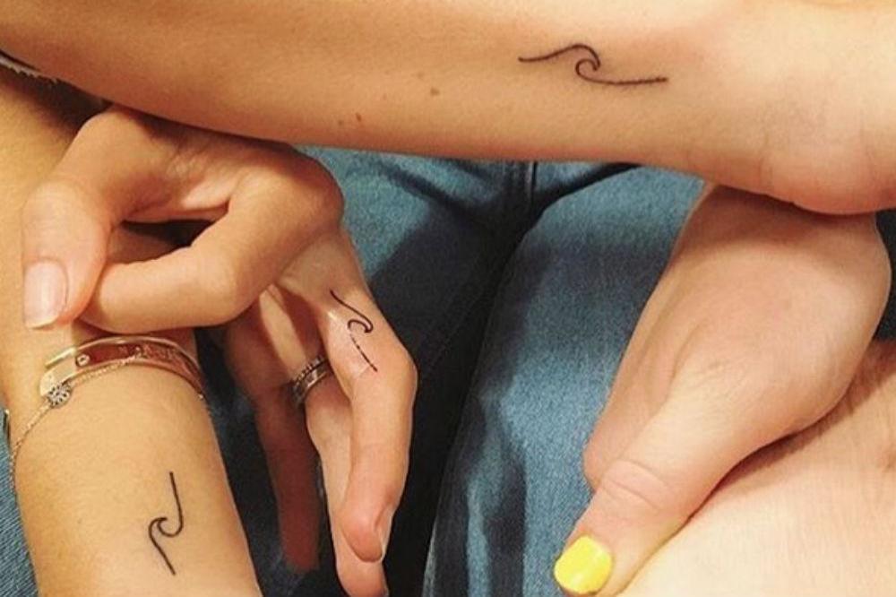 Miley and Elsa's matching tattoos. Lauren Winzer's Instagram