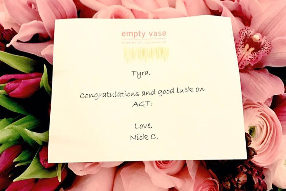 Nick Cannon's flowers for Tyra Banks (c) Twitter