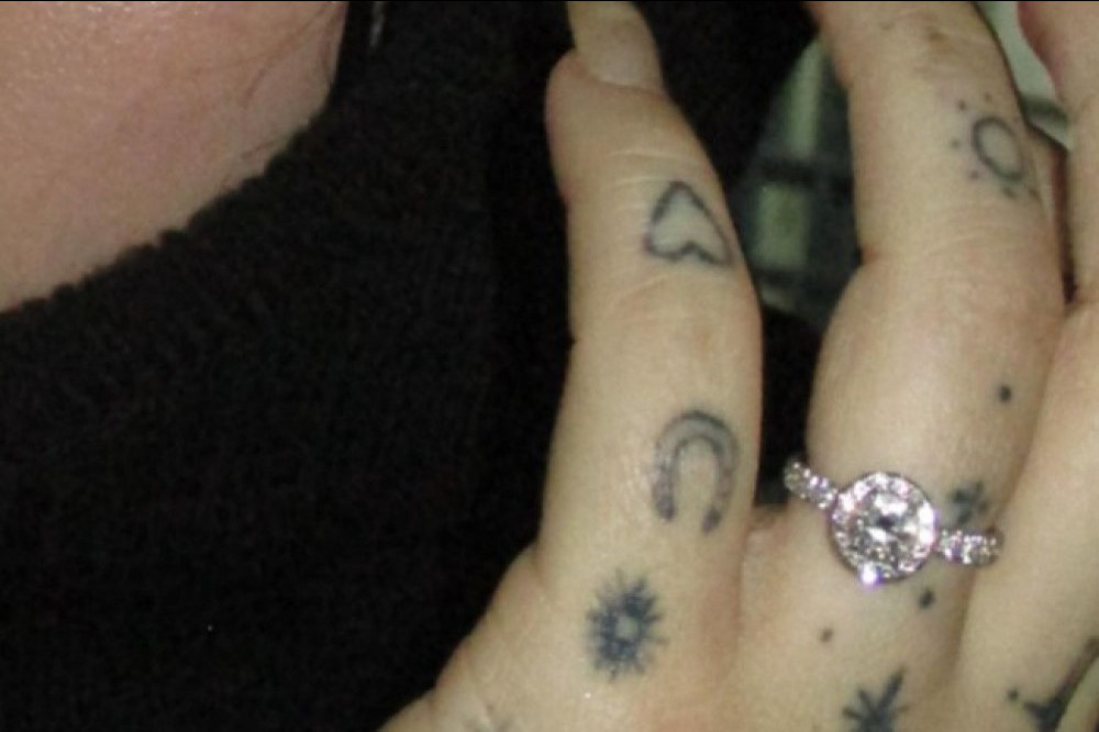 Noah Cyrus has shown off her dazzling engagement ring