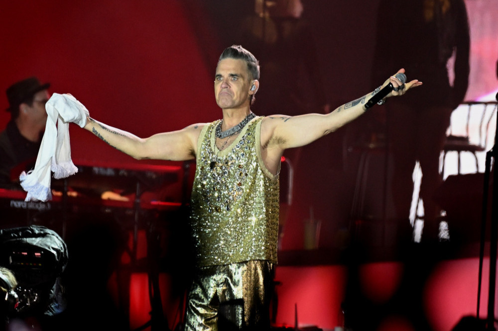 Robbie Williams has paid tribute to the late fan