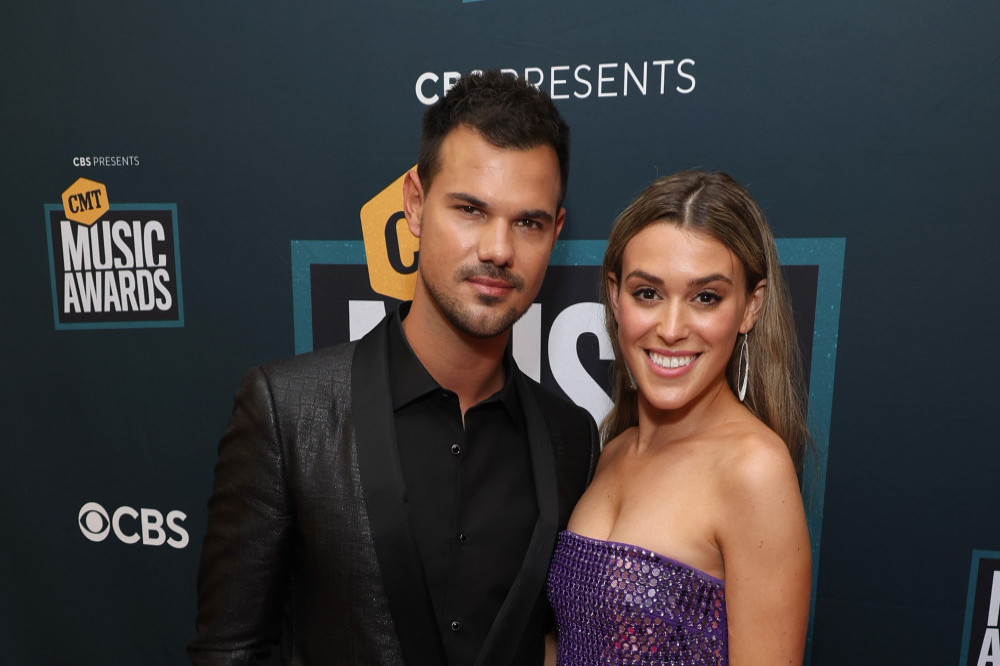 Taylor Lautner and Taylor Dome have got married
