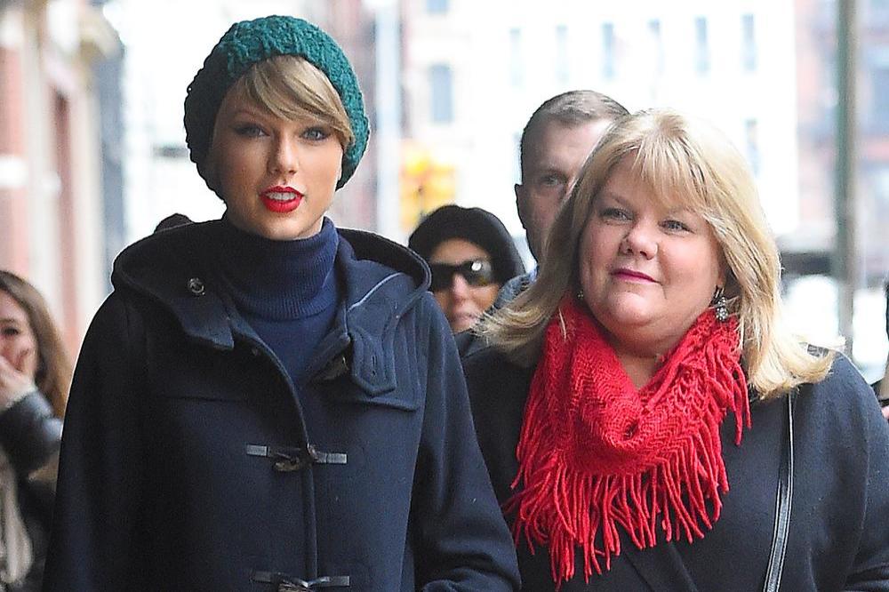 Taylor Swift and her mother