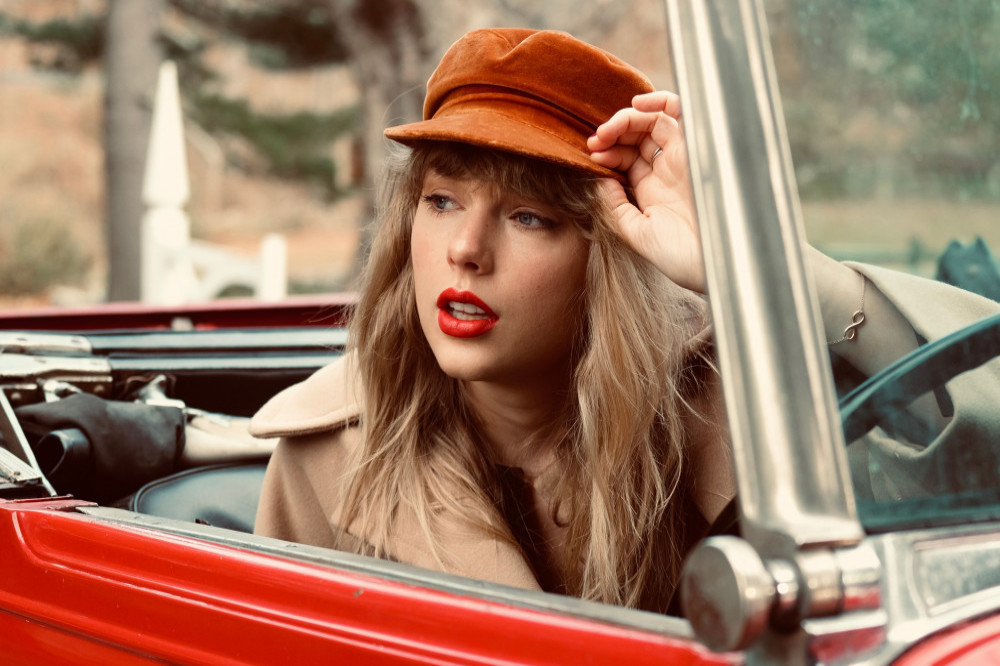 Taylor Swift releases Red re-record (c) Beth Garrabrant