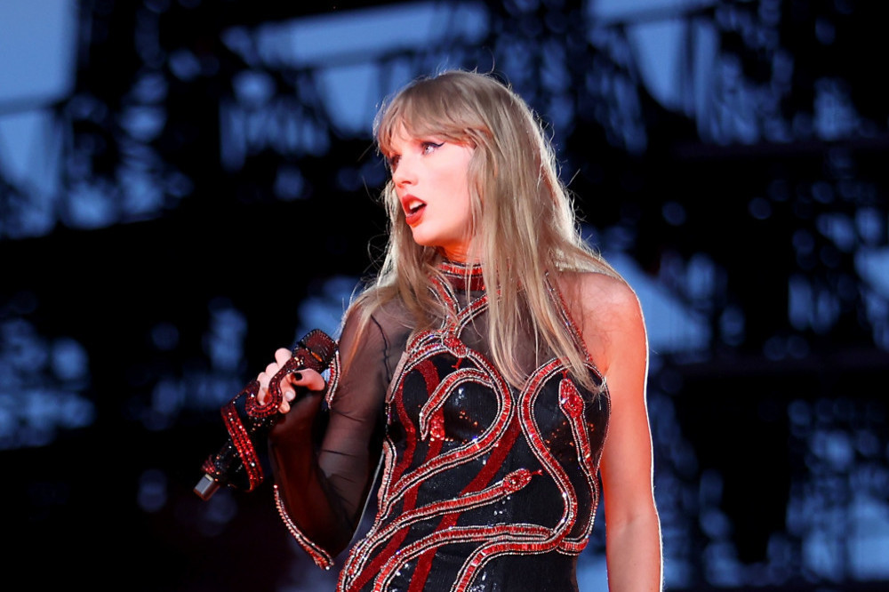 Taylor Swift has urged fans to vote