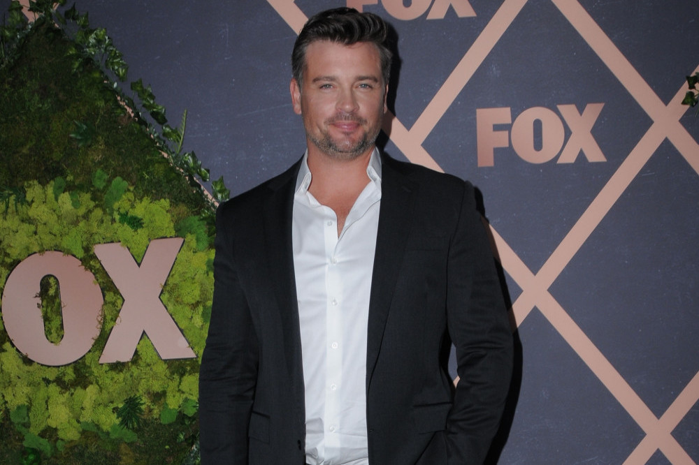 Tom Welling is leading the cast of 'Deep Six'