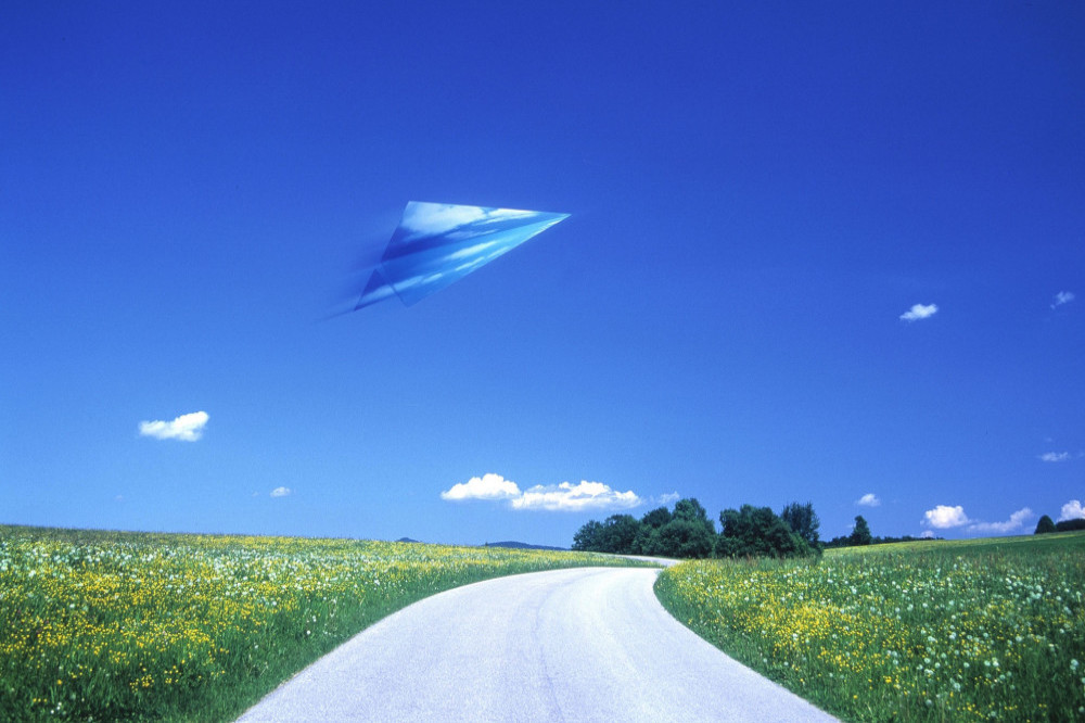 Uri Geller thinks UFOs have crashed on Mars