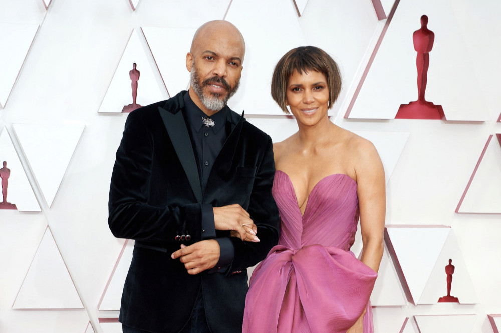 Halle Berry was moved by Van Hunt's piece for her website