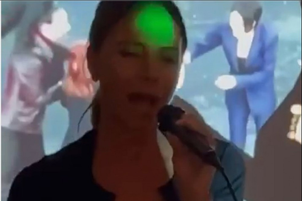 Victoria Beckham sings Spice Girls on karaoke (C) David Beckham/Instagram