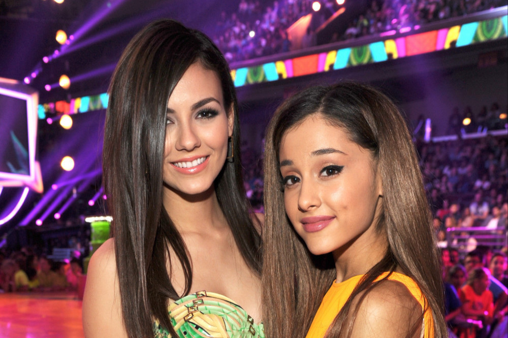 Victoria Justice denies feud with Ariana Grande