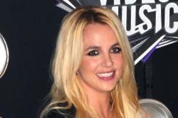 Britney Spears mobbed in Israel