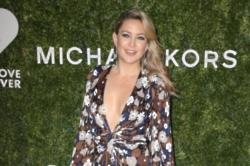 Kate Hudson relies on her girlfriends