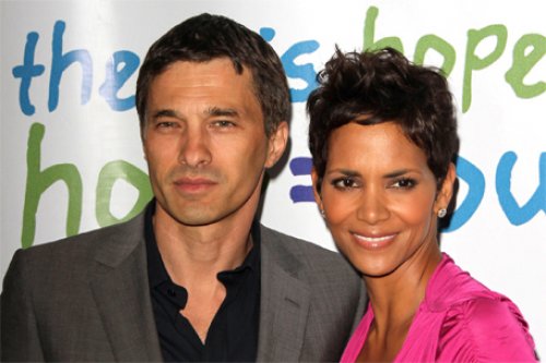 Dating history of halle berry